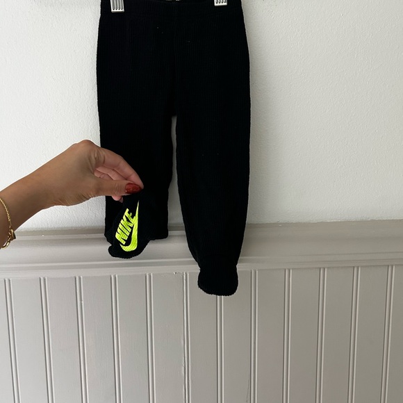 3 Piece Set Nike Baby 6 Months Gray Black Matching Set with Hat - Picture 8 of 12